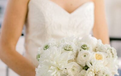 What Flowers Are in Season for Weddings in New York?